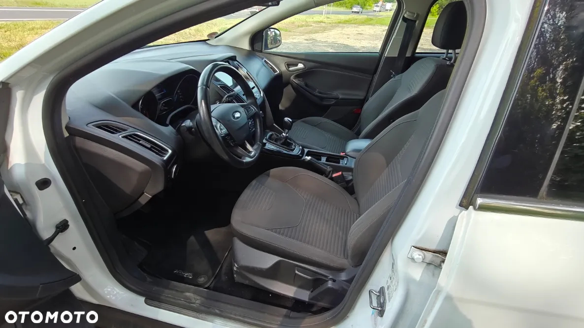 Ford Focus Turnier 1.0 EcoBoost Start-Stopp-System TITANIUM - 9