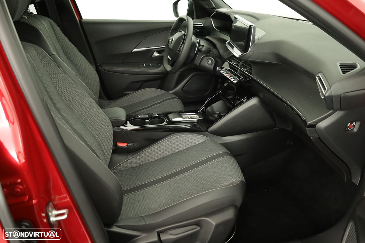 Peugeot 2008 1.2 PureTech Allure EAT8 - 22