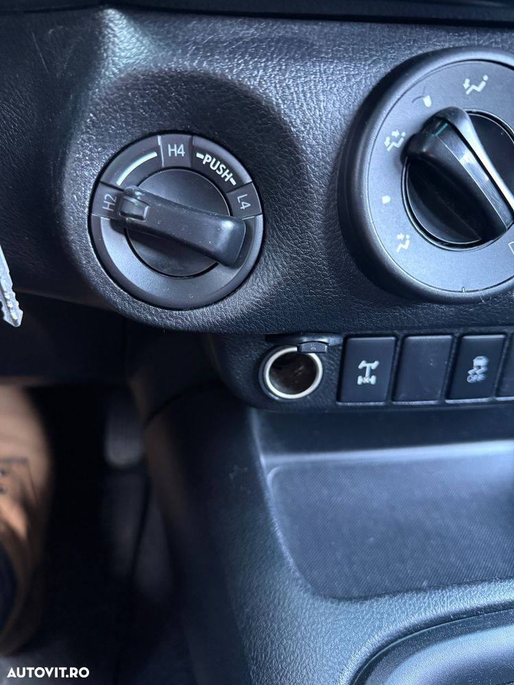 Toyota Hilux 4x4 Double Cab M/T Comfort - 25