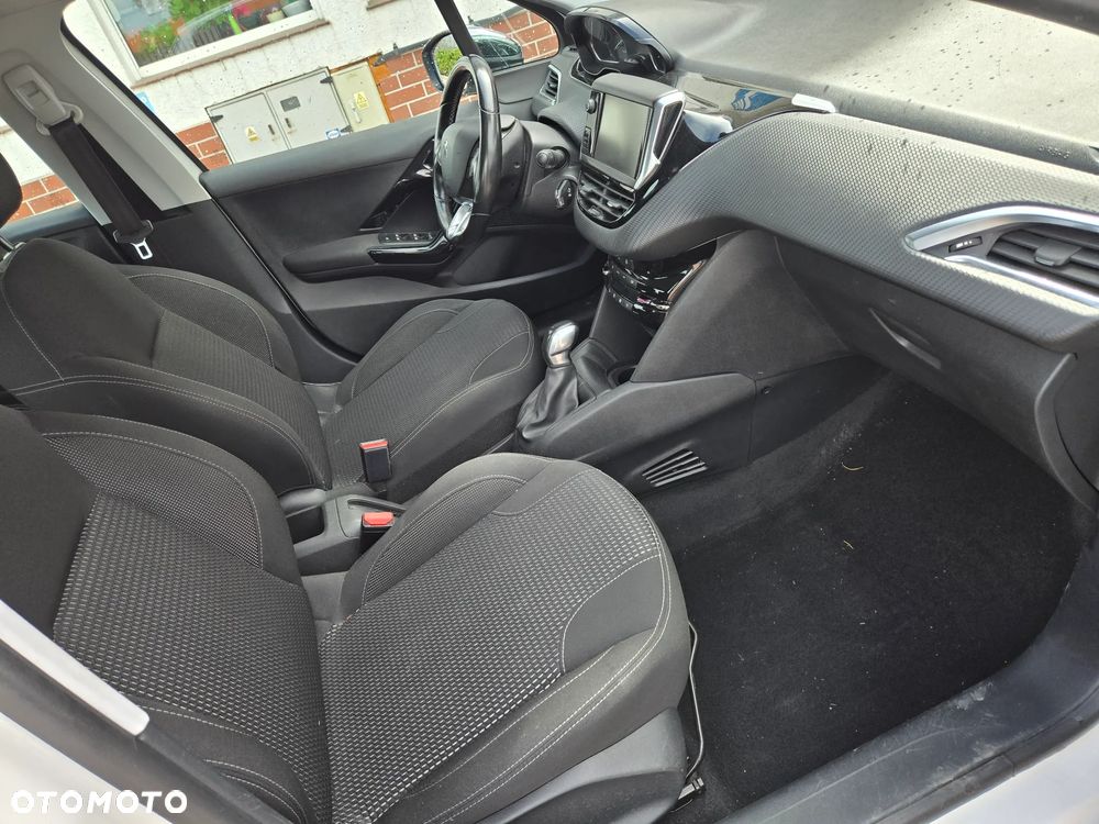 Peugeot 208 1.2 PureTech Allure S&S - 12