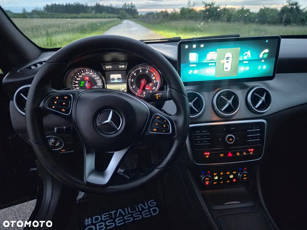 Mercedes-Benz CLA 200 7G-DCT - 30