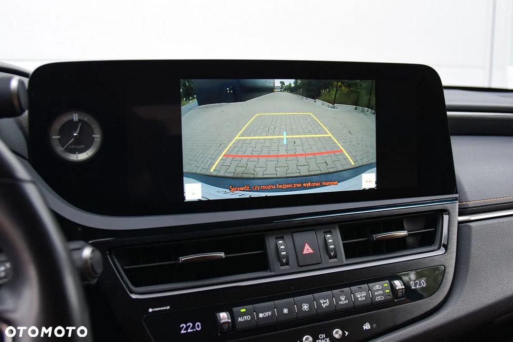 Lexus ES 300h Business Edition - 12