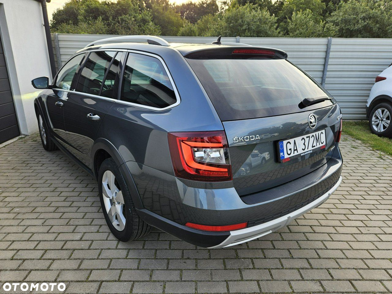 Skoda Octavia Combi 2.0 TDI 4x4 DSG Scout - 2