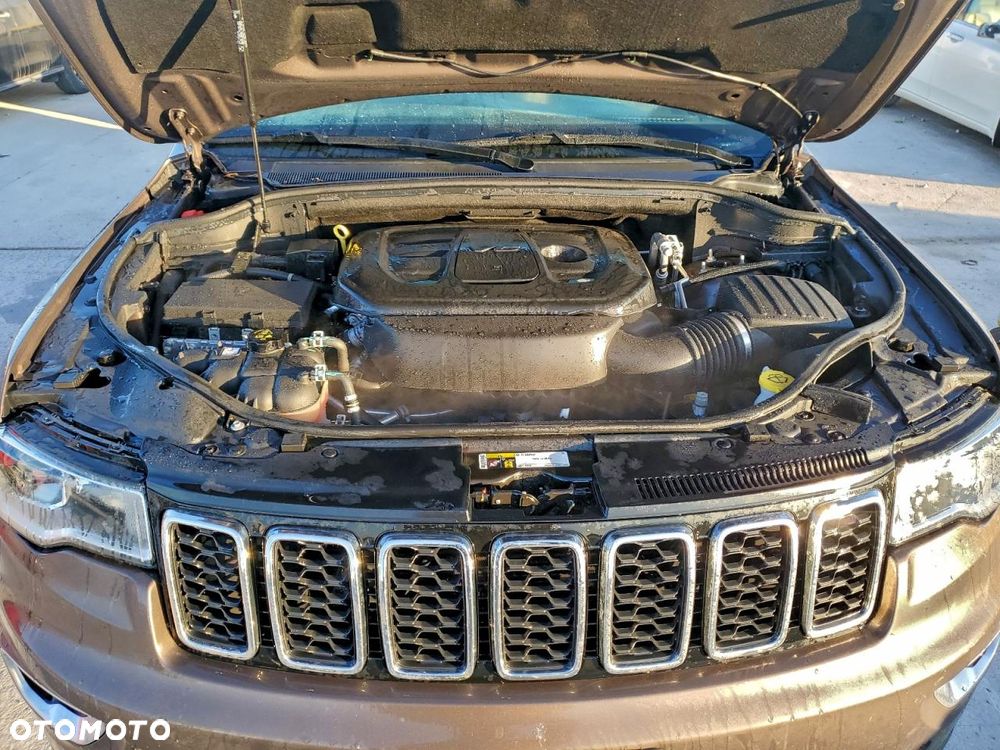 Jeep Grand Cherokee - 12