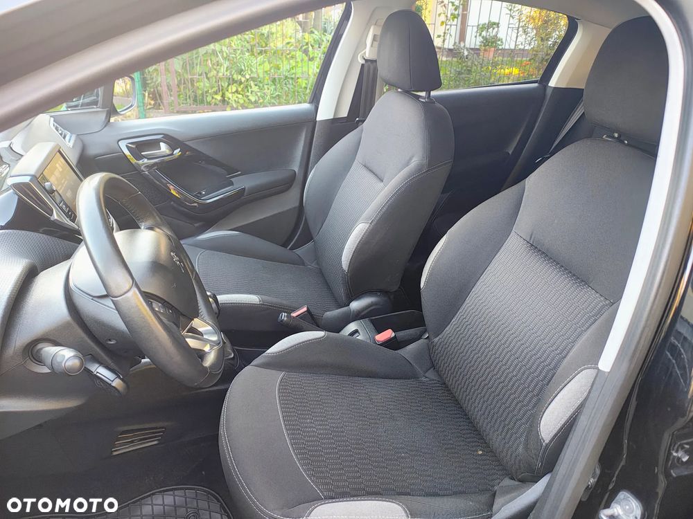 Peugeot 208 1.2 PureTech Style - 17