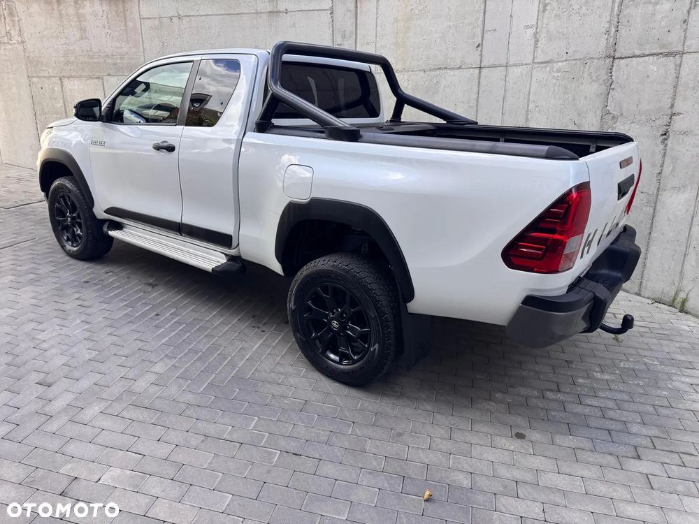 Toyota Hilux - 10