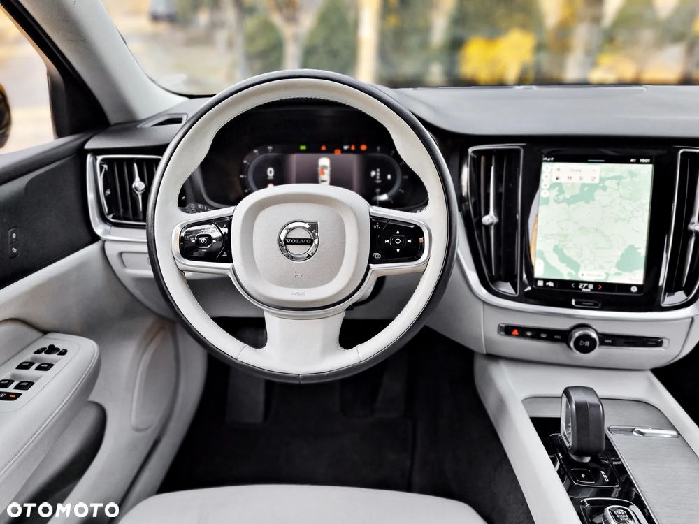 Volvo V60 Cross Country B4 D AWD Ultimate - 32