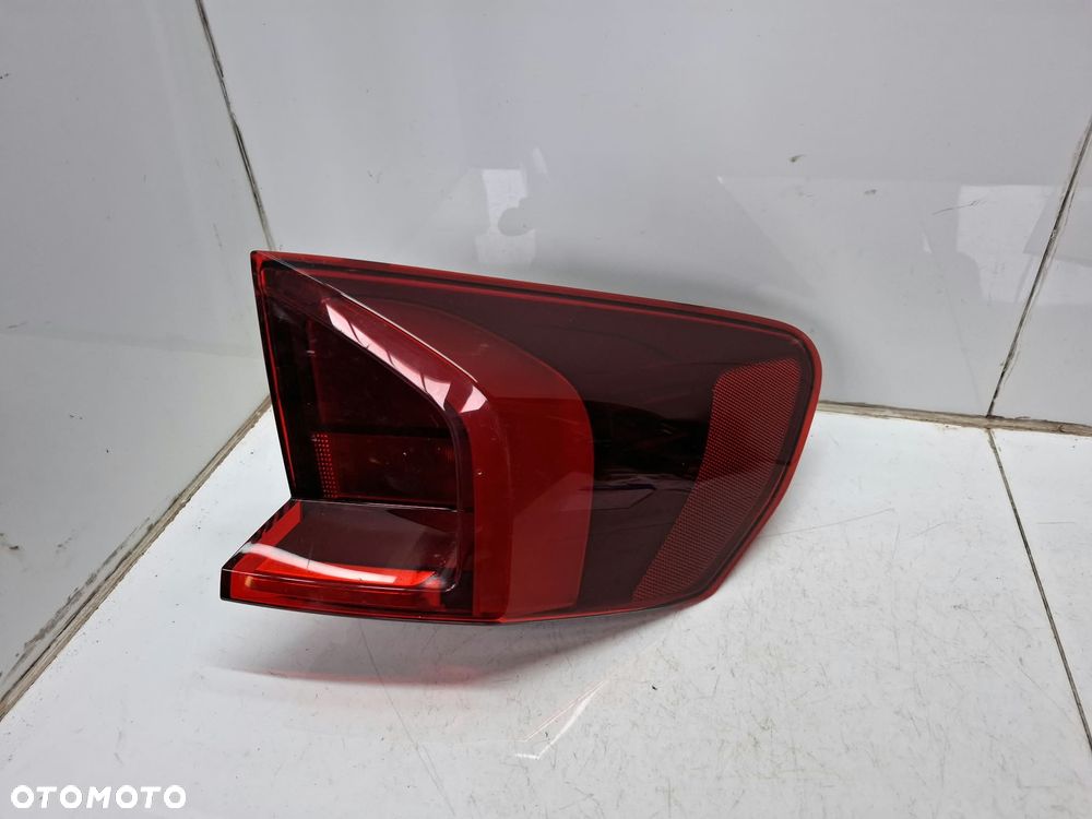LAMPA PRAWA TYLNA TYŁ BMW X1 U11 W BŁOTNIK IDEALNA - 4