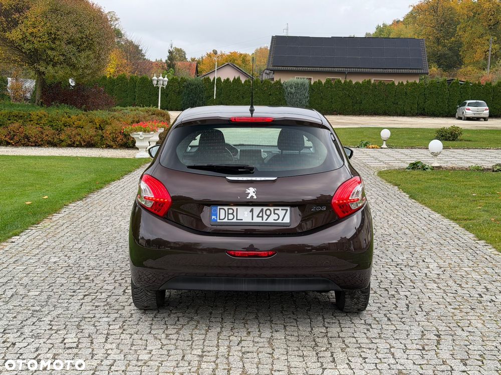 Peugeot 208 2013 photo 4