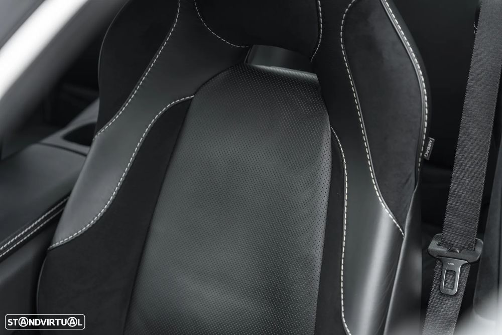 Aston Martin Vanquish - 21