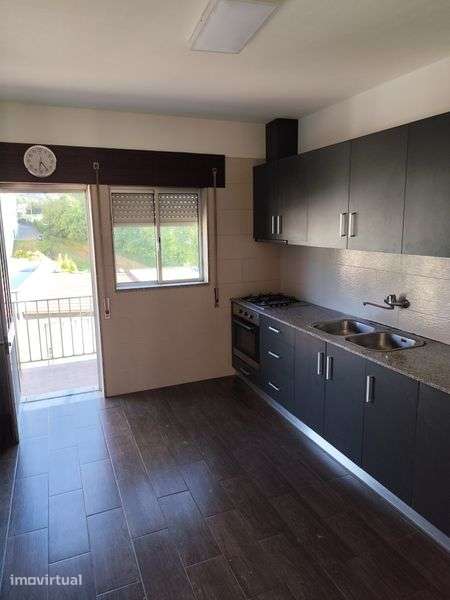 Alugo apartamento T2 - Grande imagem: 2/9