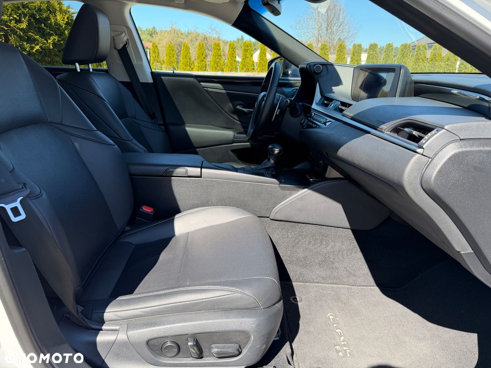 Lexus ES 300h Business Line - 32