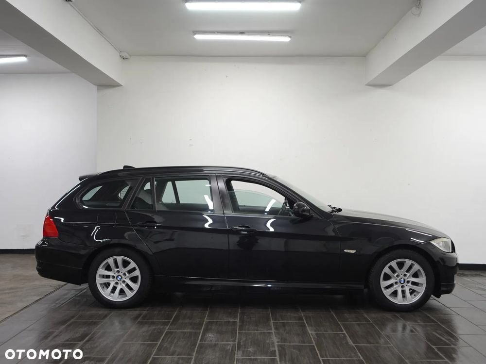 BMW Seria 3 318i Edition Sport - 9