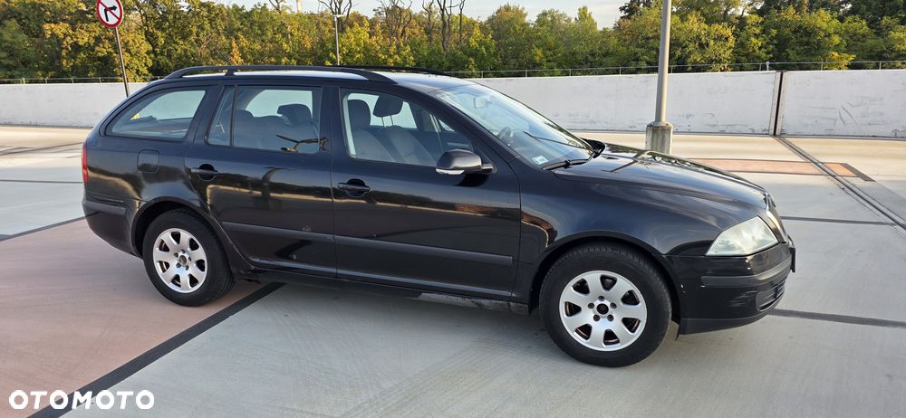 Skoda Octavia 1.6 Combi Ambiente - 5