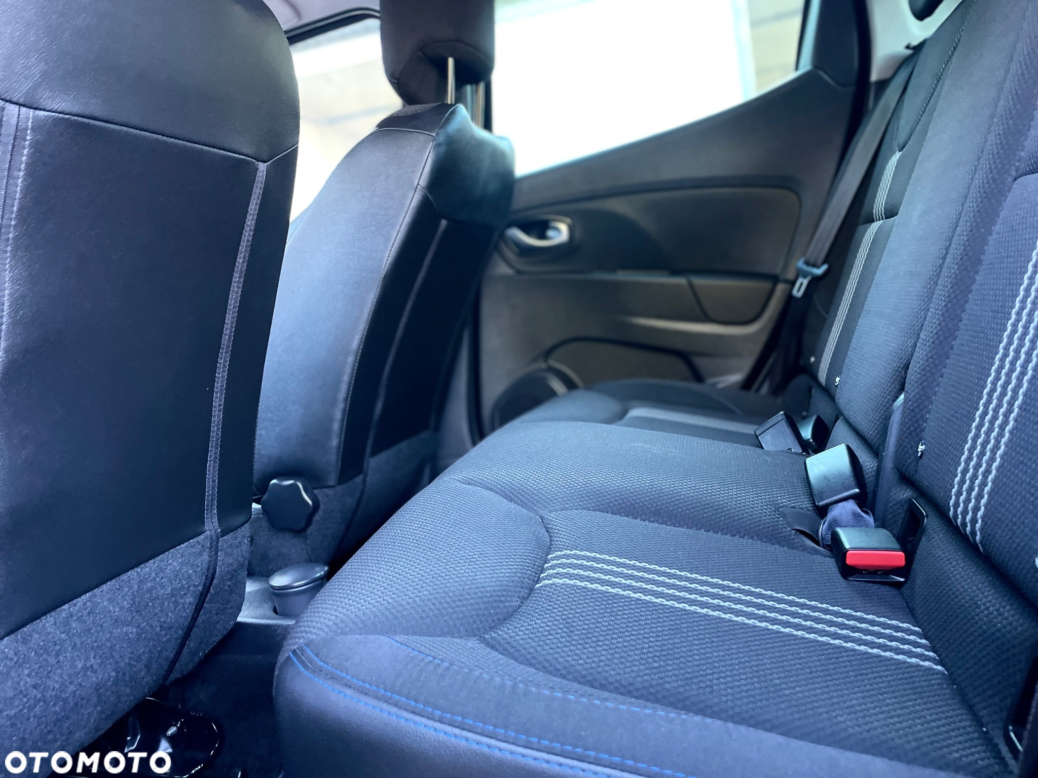 Renault Clio TCe 90 INTENS - 12