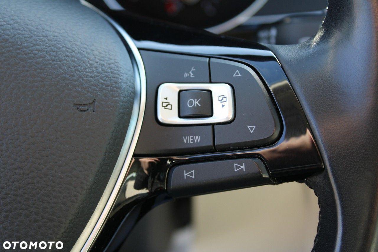 Volkswagen Passat - 20