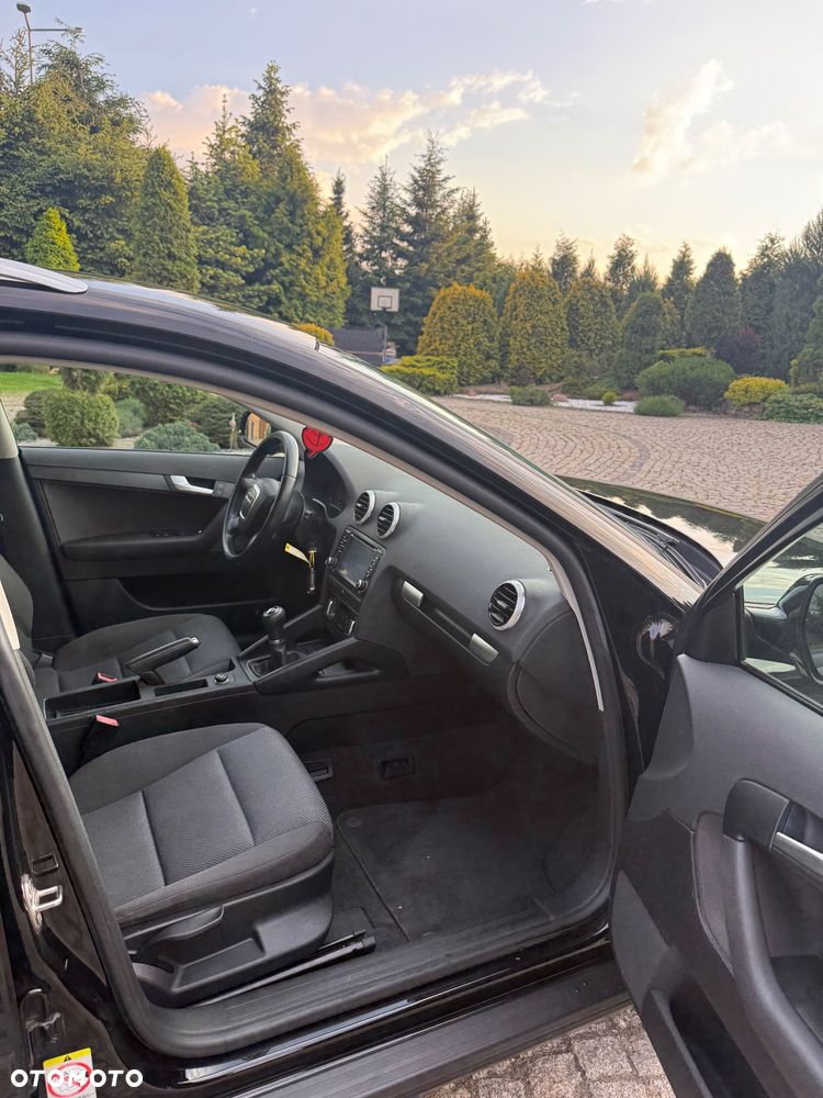 Audi A3 Sportback 1.6 Ambiente - 16