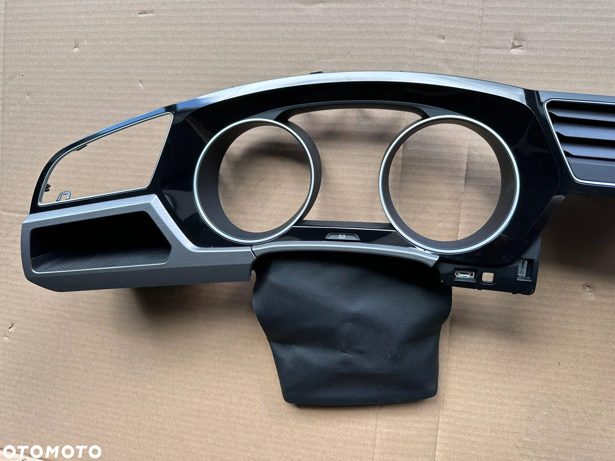 Osłona obudowa dekor ramka licznika VW Touran III 5TB819110 5TB858415A - 3