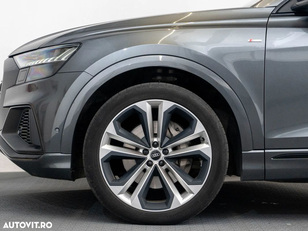 Audi Q8 - 10