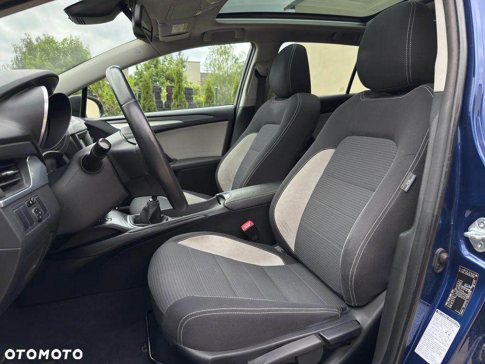 Toyota Avensis 1.8 Premium - 28