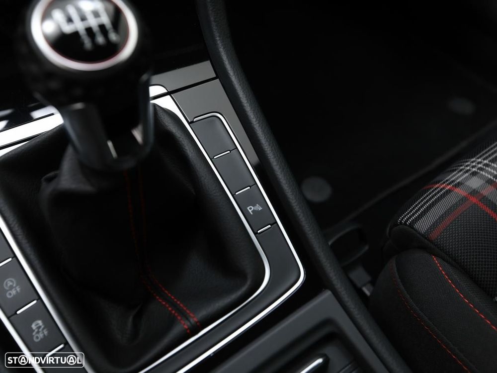 VW Golf 2.0 TSi GTi Performance - 24
