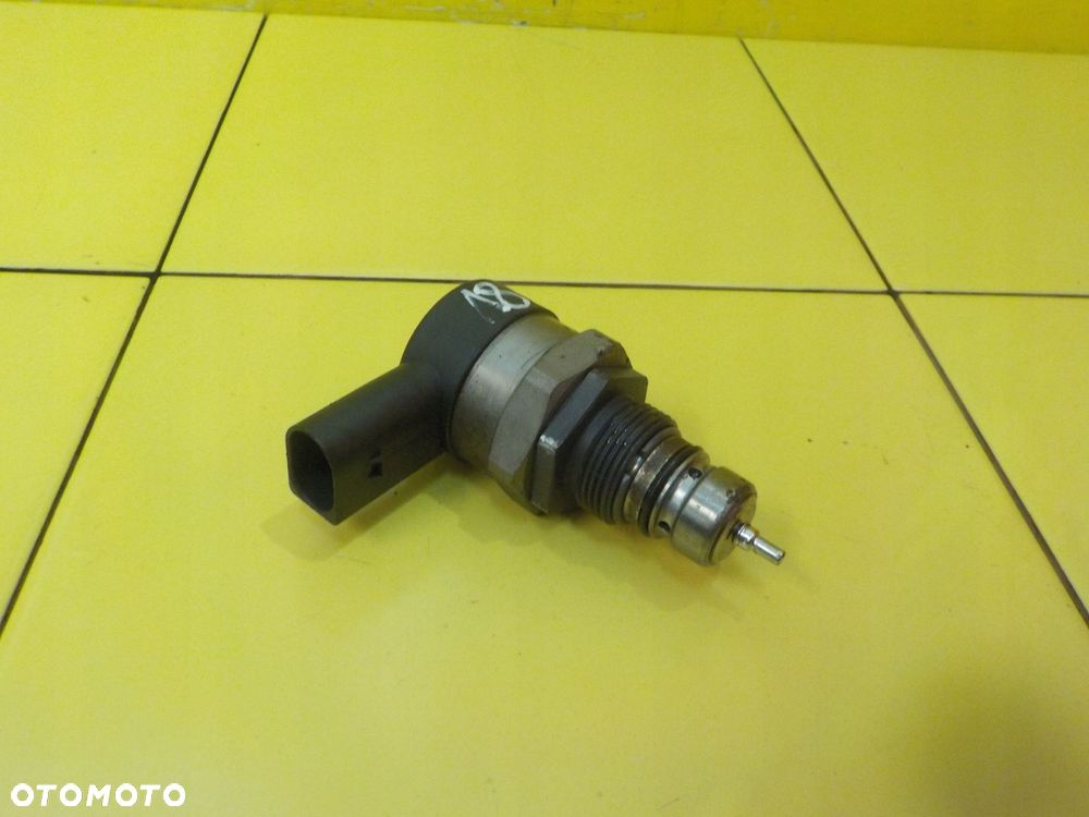 AUDI A4 B8 A5 A6 Q5 EXEO 2.0 TDI 11r 170KM CAH zawor paliwa 057130764H - 1