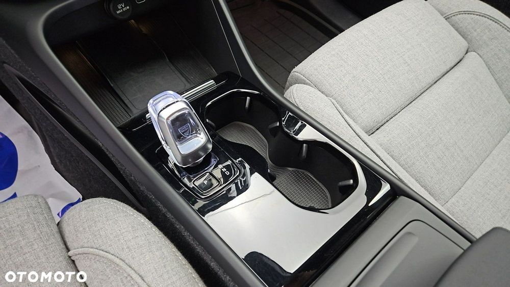 Volvo XC 40 73kWh P6 Recharge Core - 18