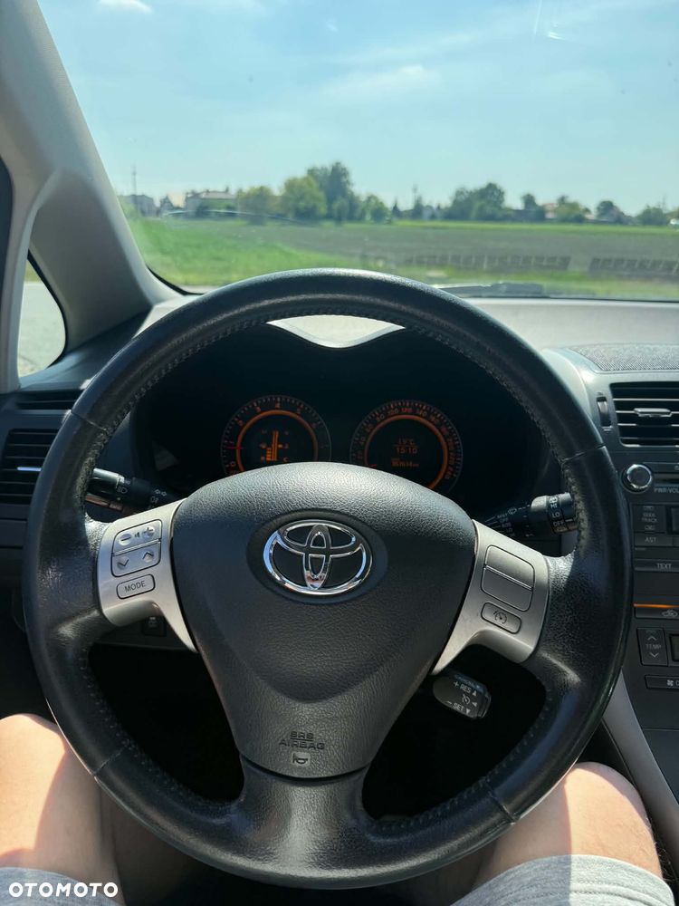 Toyota Auris 1.6 VVT-i Premium Start - 11