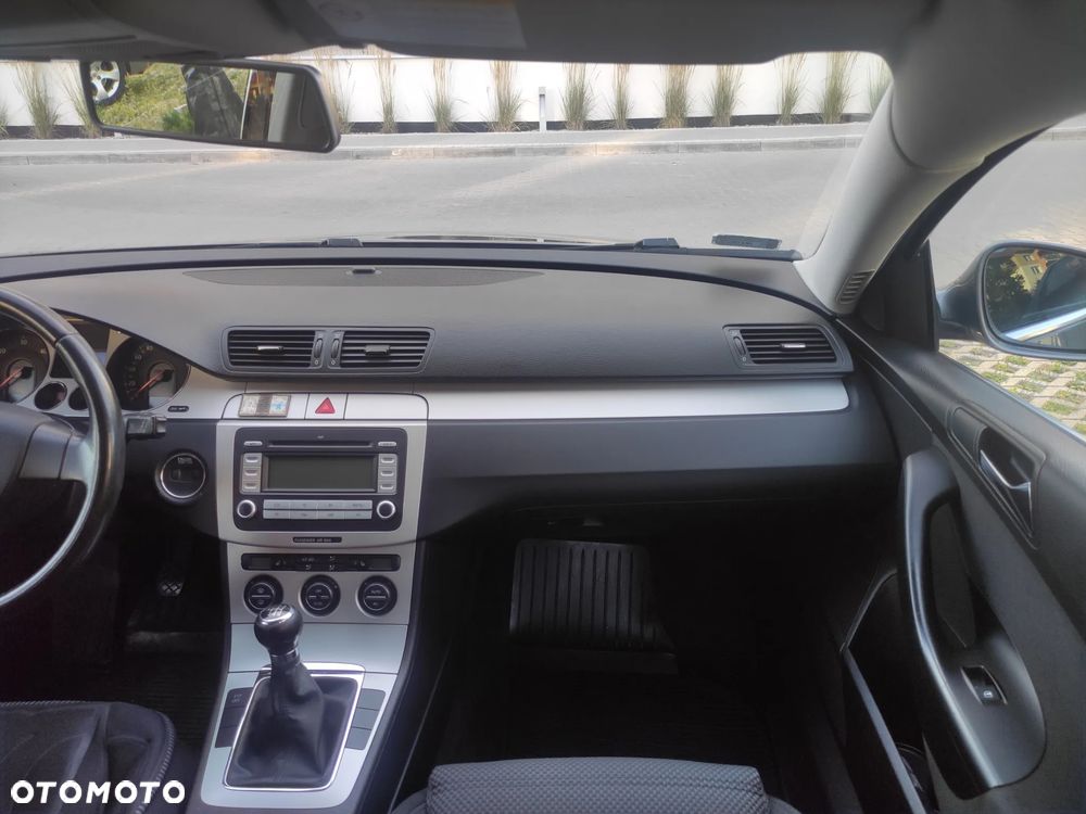 Volkswagen Passat 2.0 TDI Comfortline - 18