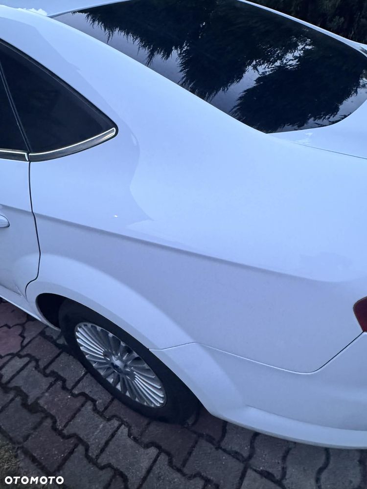 Ford Mondeo 2.0 Ghia - 17