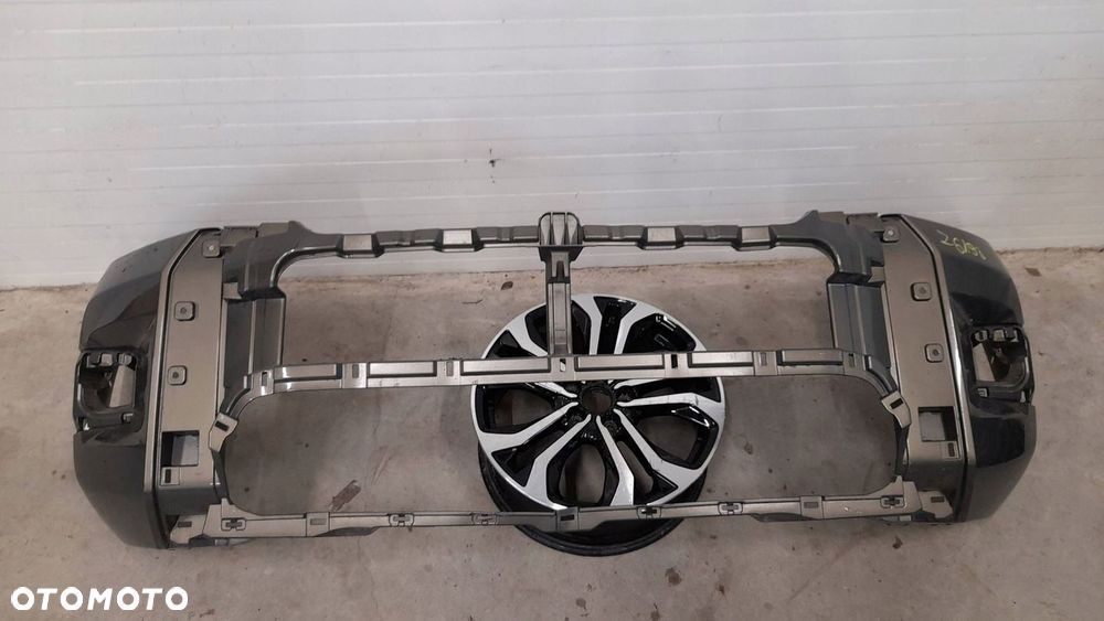 Toyota Hilux 8 VIII LIFT INVINCIBLE 52119-YP140 Przód Zderzak przedni - 1