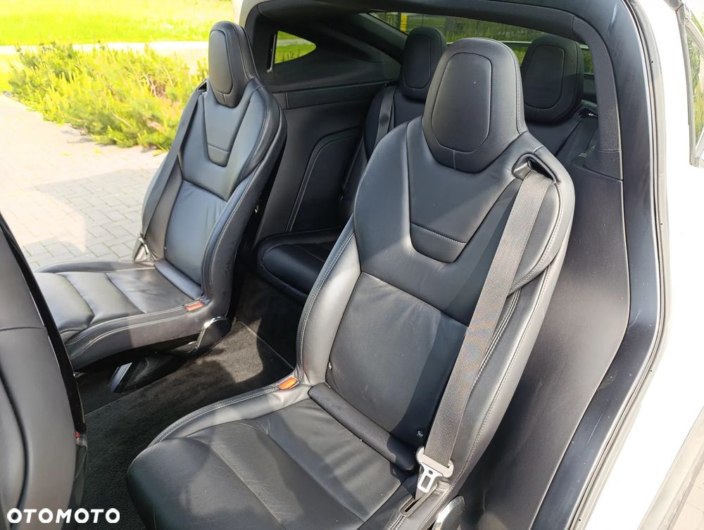 Tesla Model X - 11