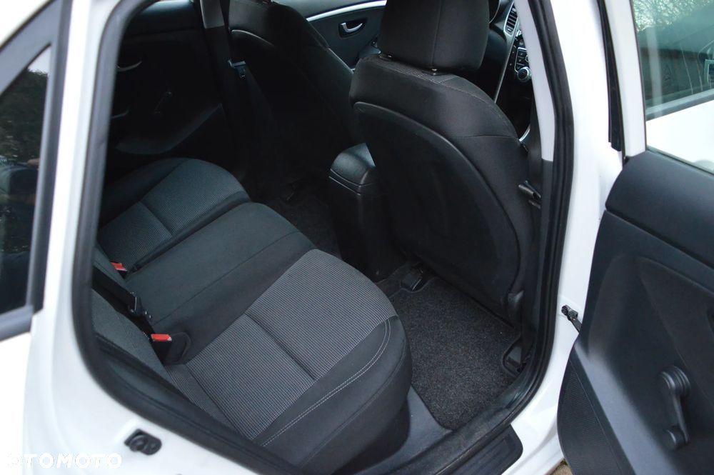 Hyundai i30 ver-1-6-crdi-bluedrive-classic - 10