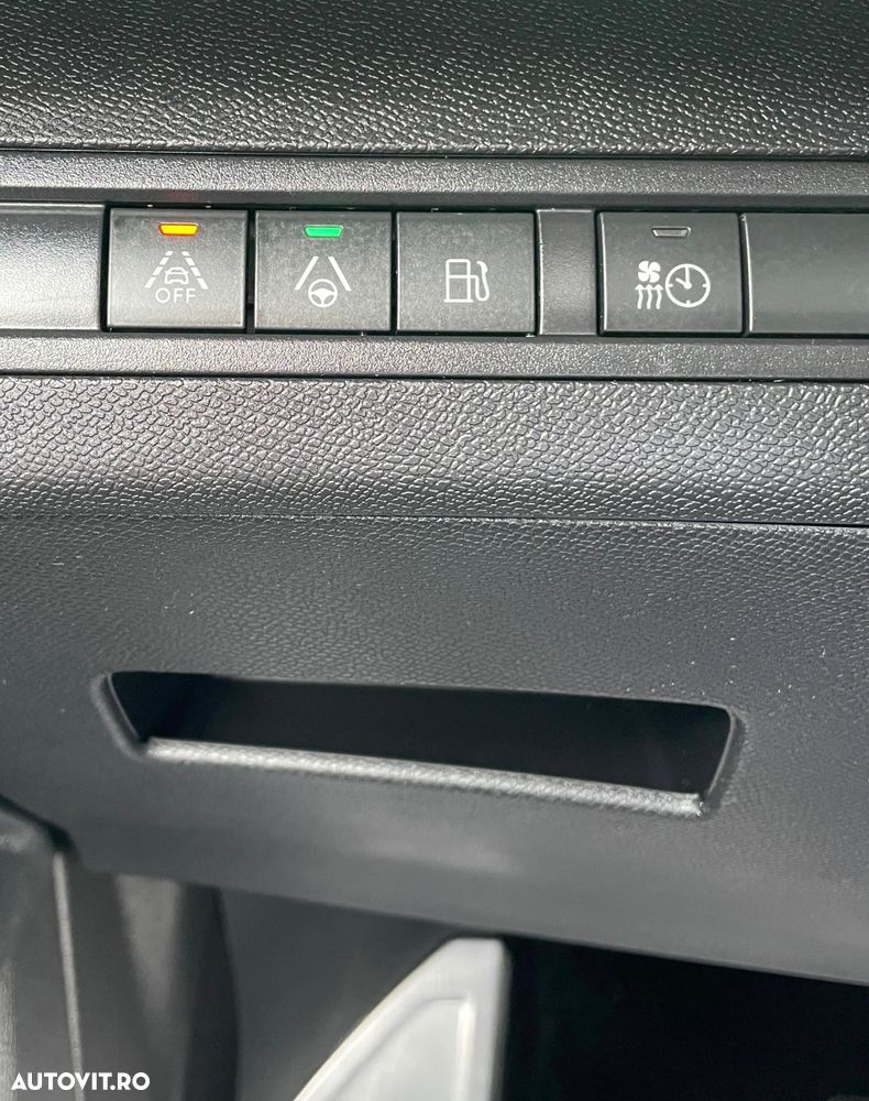 Peugeot 3008 Hybrid 225 e-EAT8 GT Pack - 29