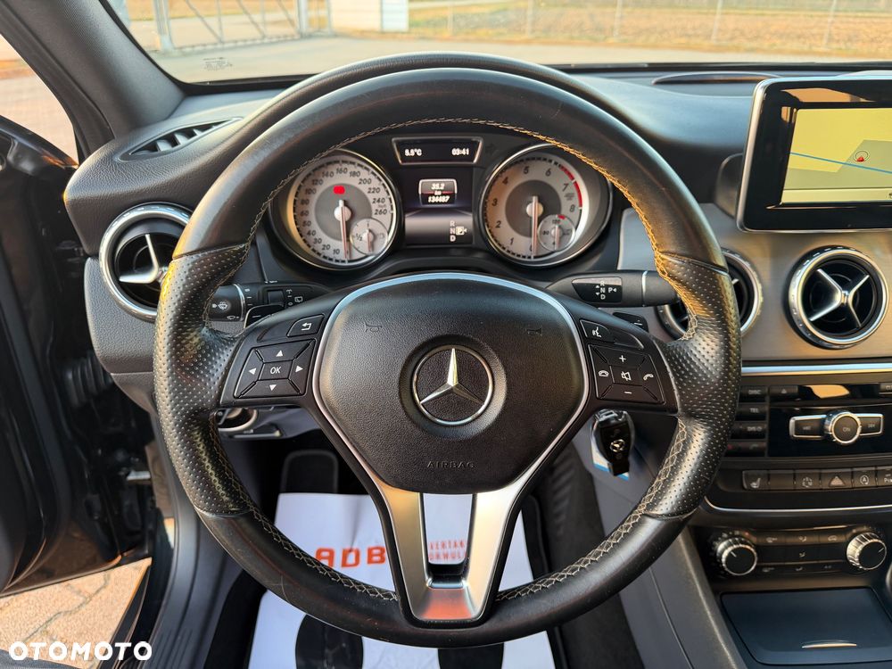 Mercedes-Benz GLA 200 7G-DCT - 17