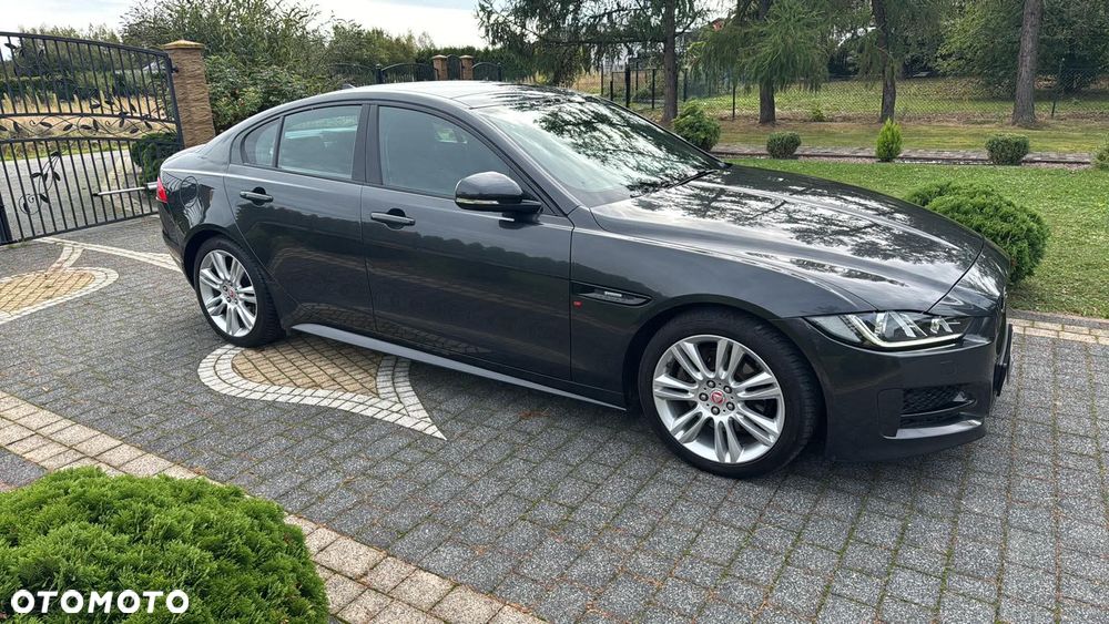 Jaguar XE 2.0 D R-Sport - 5