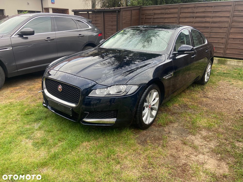 Jaguar XF 20d Portfolio - 4