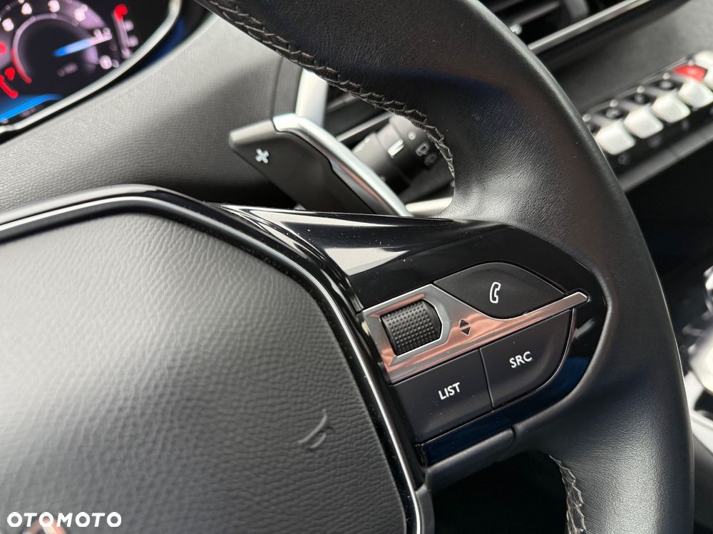 Peugeot 3008 1.2 PureTech Allure S&S EAT8 - 19