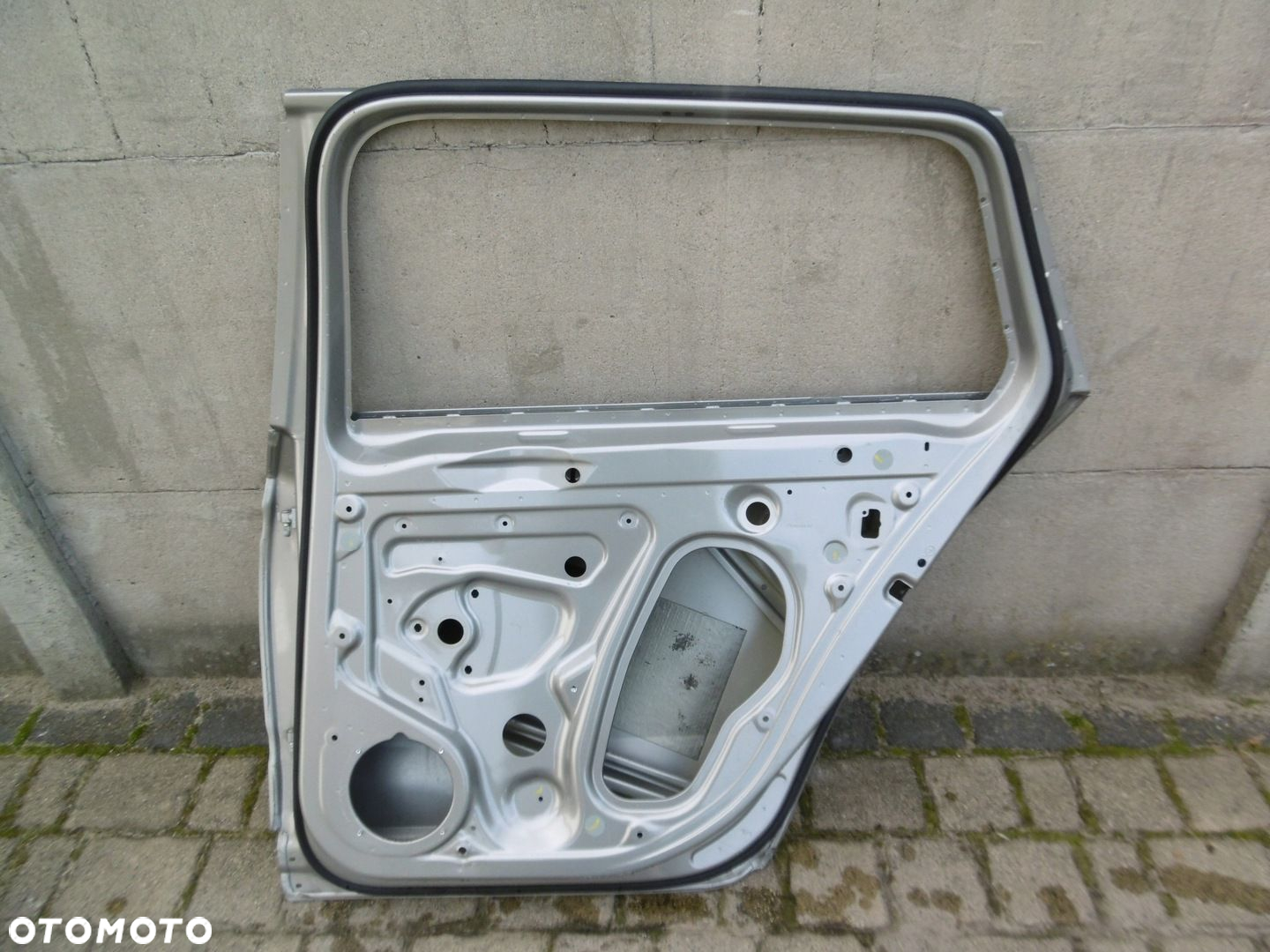 SKODA SUPERB III KOMBI 3V9 - drzwi tylne prawe - 4