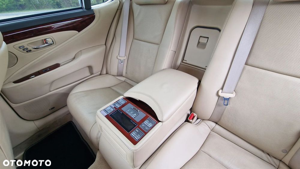 Lexus LS 460 Prestige - 11