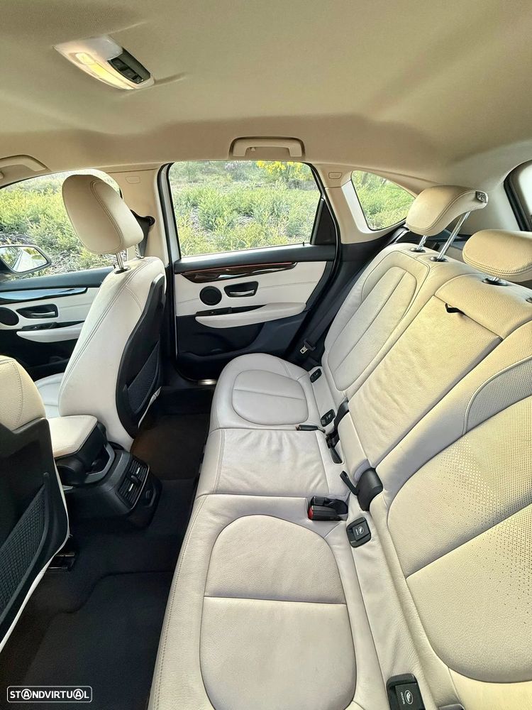 BMW 218 Active Tourer d Luxury Line - 14