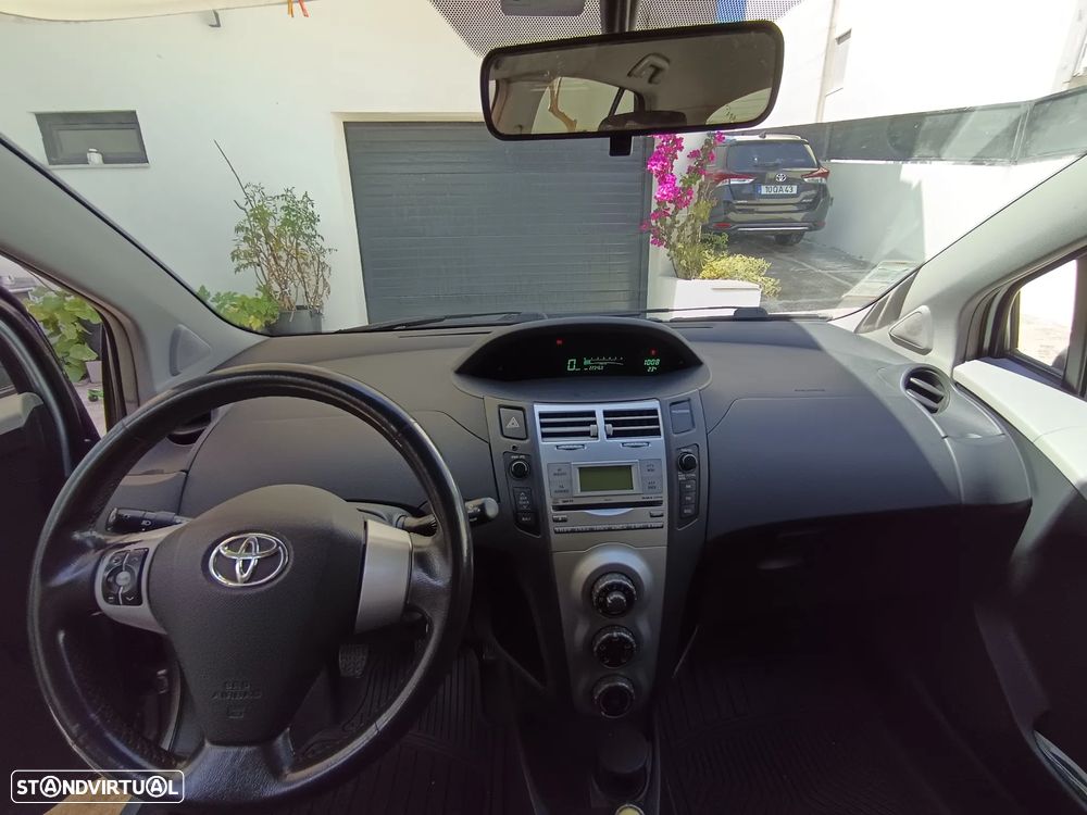 Toyota Yaris 1.4 D-4D AC Manual - 7