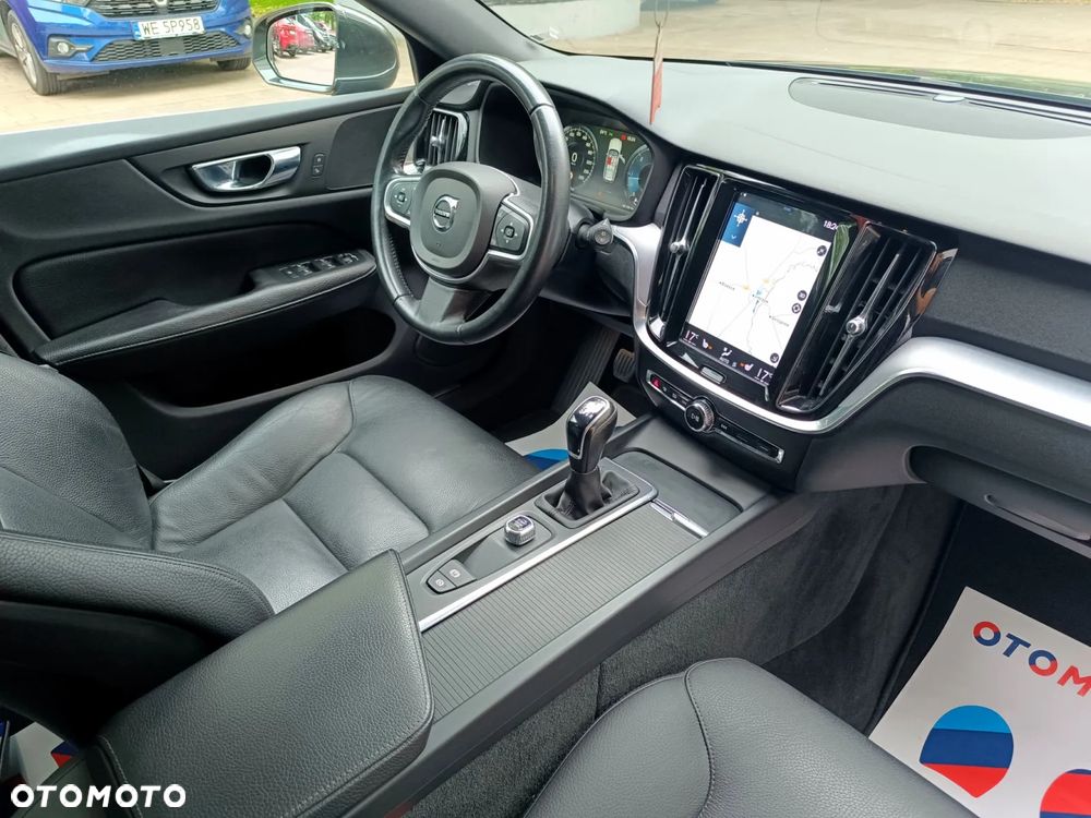 Volvo V60 D3 Momentum Core - 34