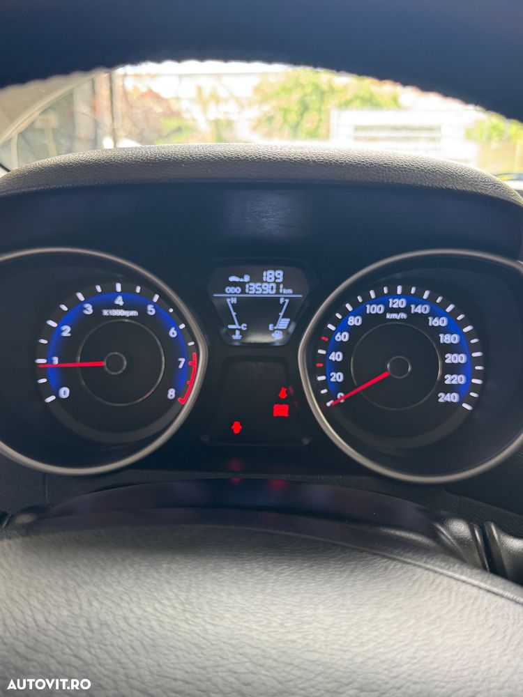 Hyundai Elantra 1.6 MPi Exclusive - 18
