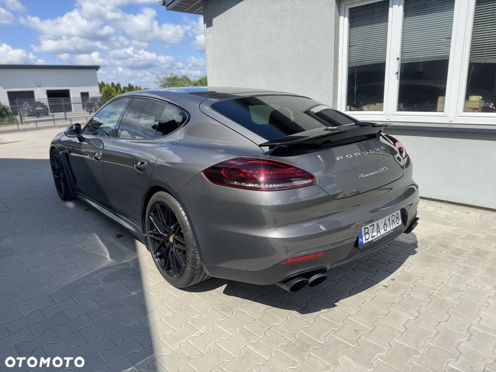Porsche Panamera - 4