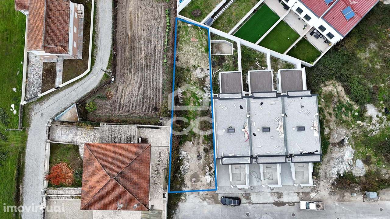 Lote para construção de uma moradia unifamiliar em banda com dois piso - Grande imagem: 2/6