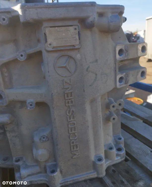 OBUDOWA SKRZYNI BIEGÓW G281-12 G330-12 ŚRODKOWA MERCEDES - 1
