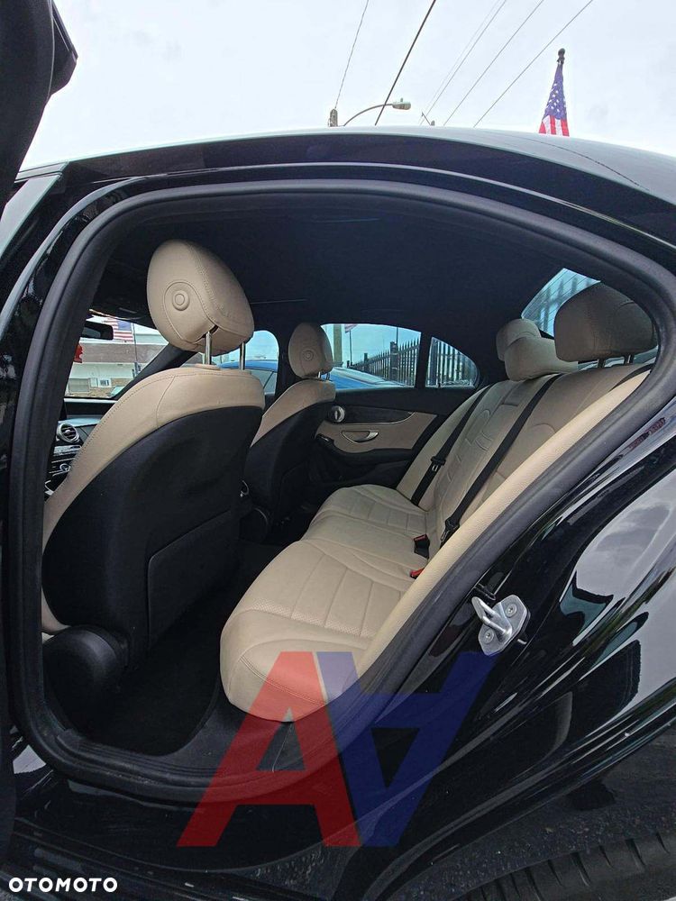 Mercedes-Benz Klasa C 300 4Matic 9G-TRONIC AMG Line - 12