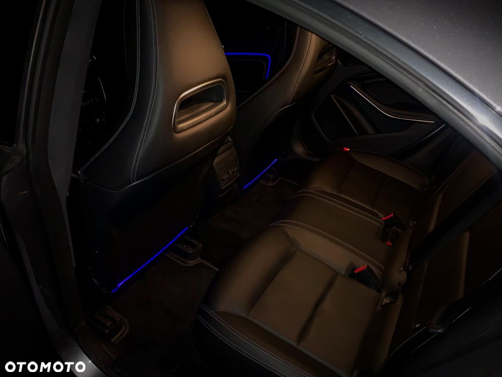 Mercedes-Benz CLA 250 4-Matic AMG Line - 32