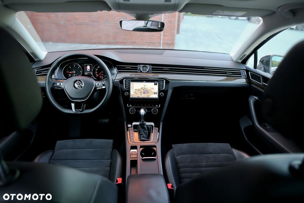 Volkswagen Passat Variant 2.0 TDI SCR 4Motion DSG Highline - 20
